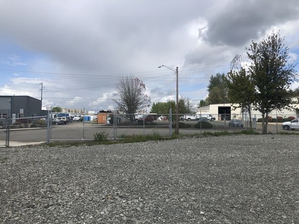 Gaveled & Secure Yard in Albany: 148 41st Ave SE, Albany, OR 97322
